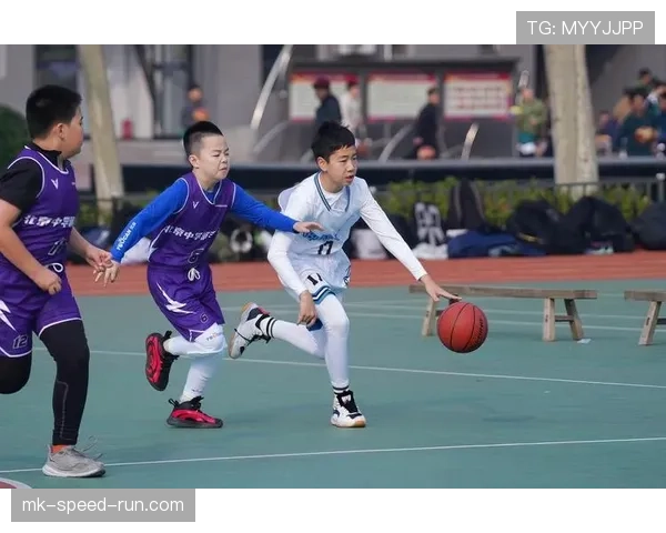 篮球合理冲撞区规则的具体定义是什么如何影响防守判罚